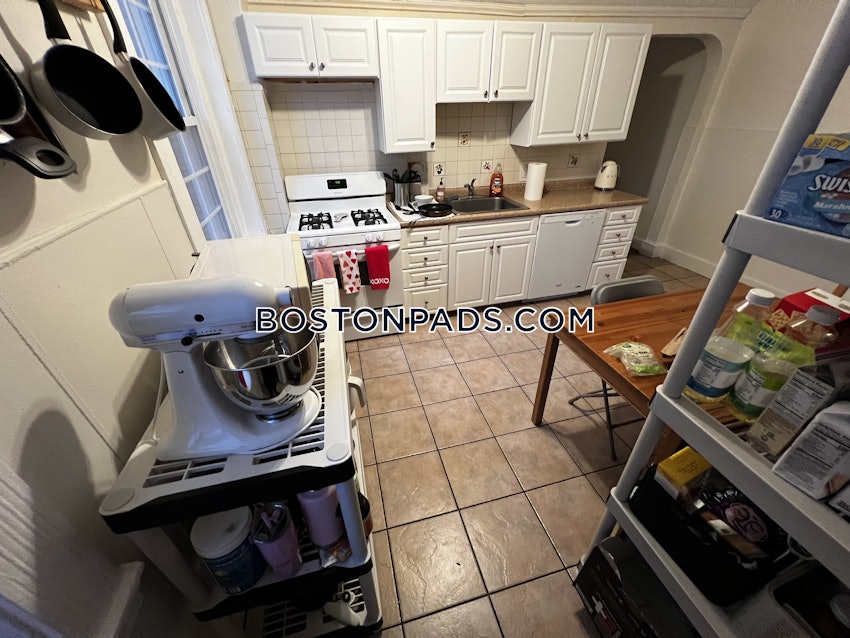 BROOKLINE- BOSTON UNIVERSITY - 3 Beds, 1 Bath - Image 6