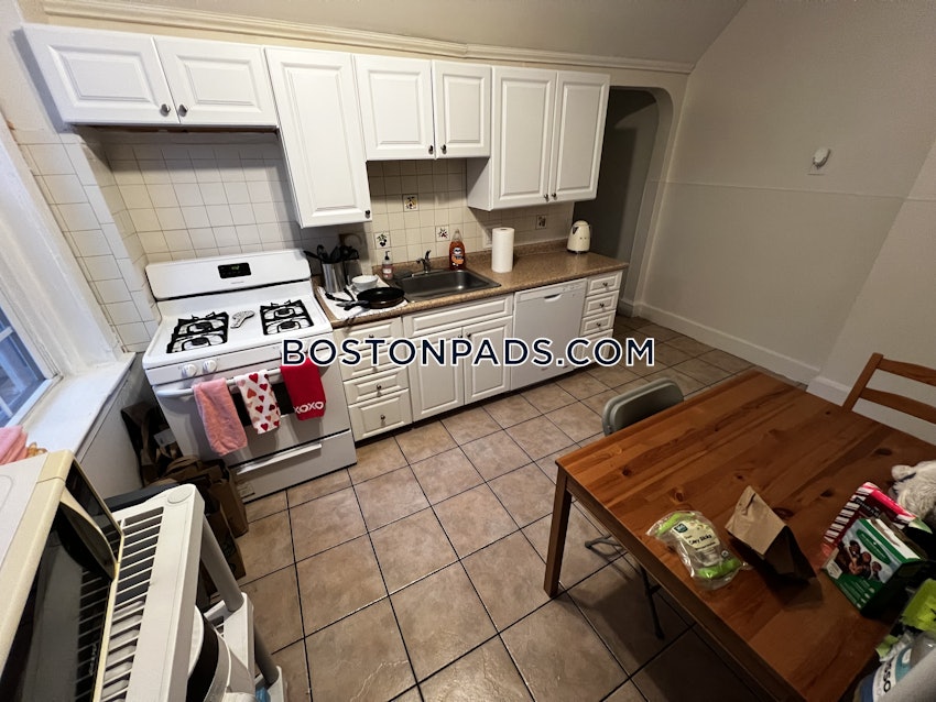 BROOKLINE- BOSTON UNIVERSITY - 3 Beds, 1 Bath - Image 5