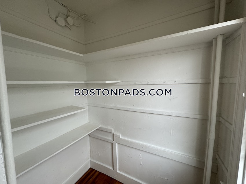 BOSTON - BRIGHTON - OAK SQUARE - 4 Beds, 2 Baths - Image 13