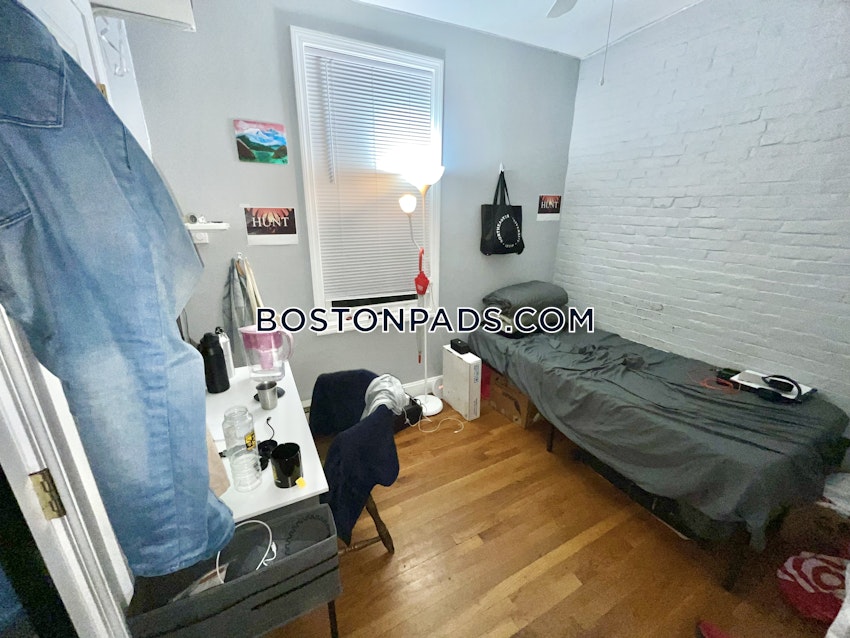 BOSTON - MISSION HILL - 4 Beds, 1 Bath - Image 17