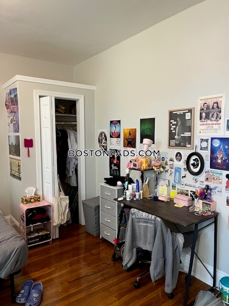 Commonwealth Ave., Boston