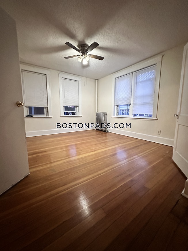 Boston - $2,900+ /mo