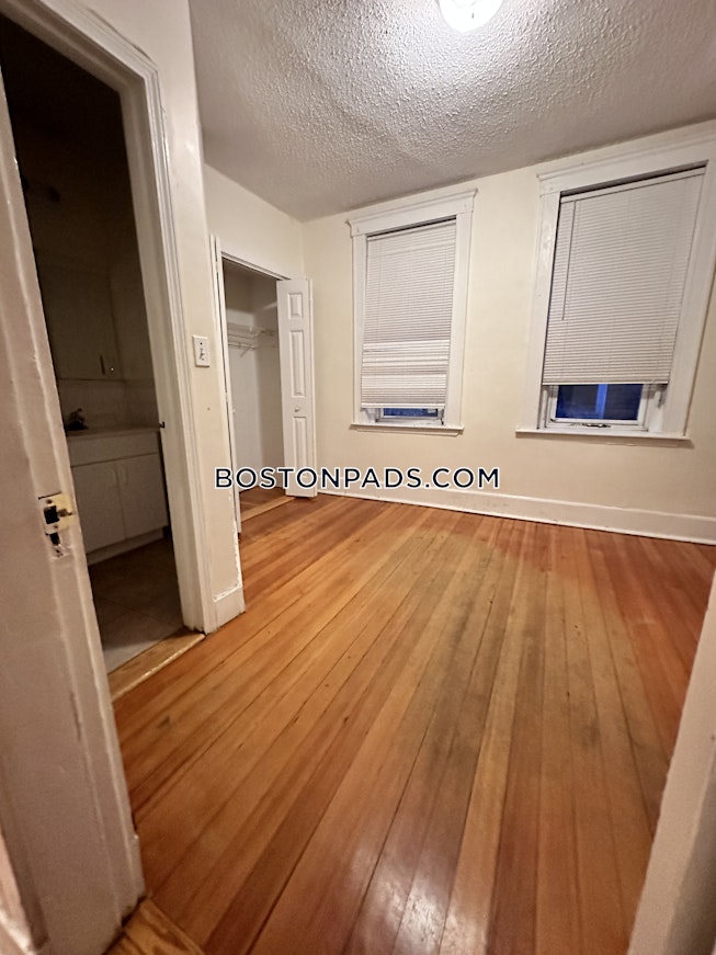 Boston - $2,900+ /mo