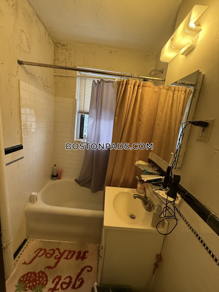 Pleasant St., Malden