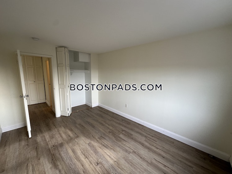 Freeman St., Brookline