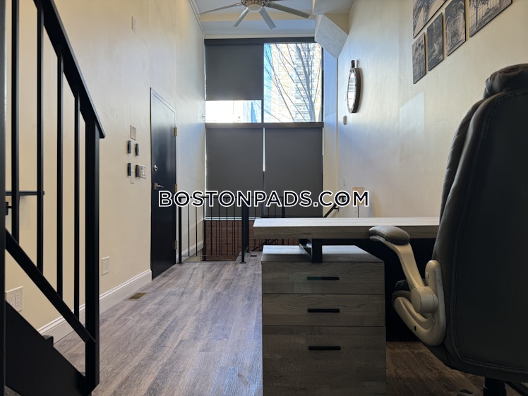 Commonwealth Ave., Boston