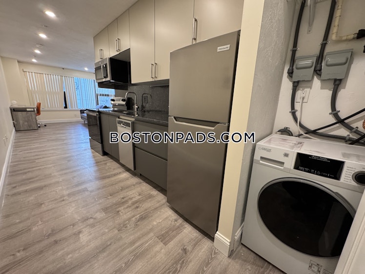 Commonwealth Ave., Boston