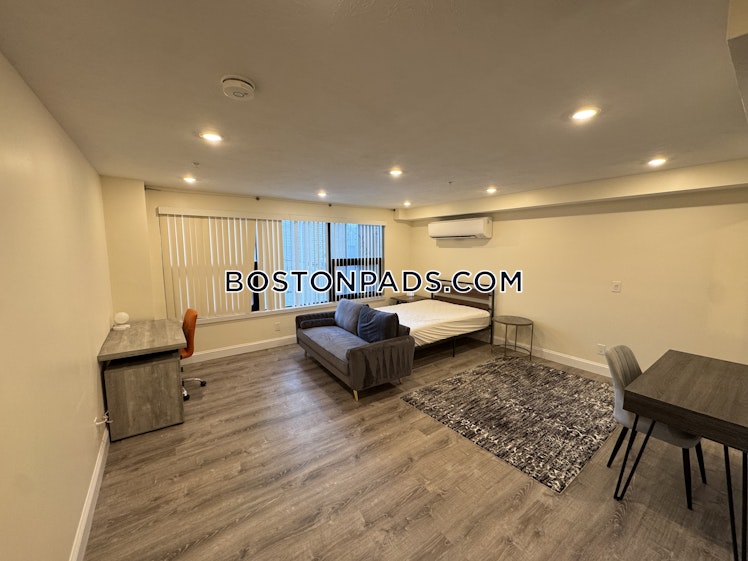 Commonwealth Ave., Boston