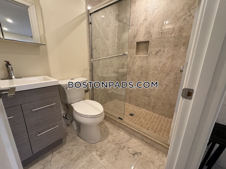 Commonwealth Ave., Boston