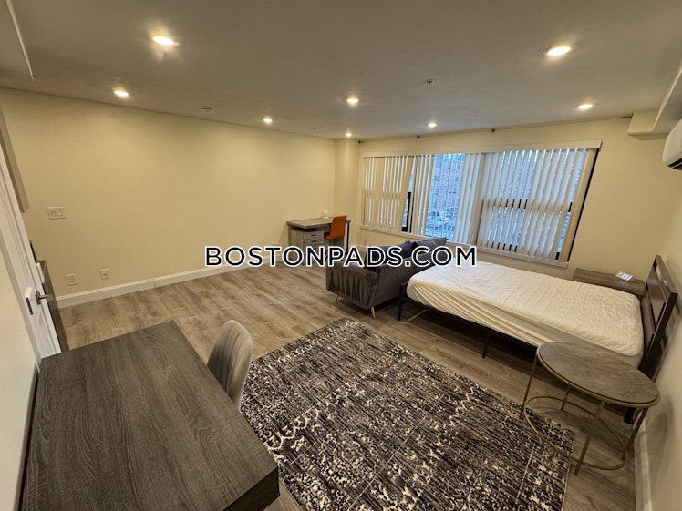 Commonwealth Ave., Boston