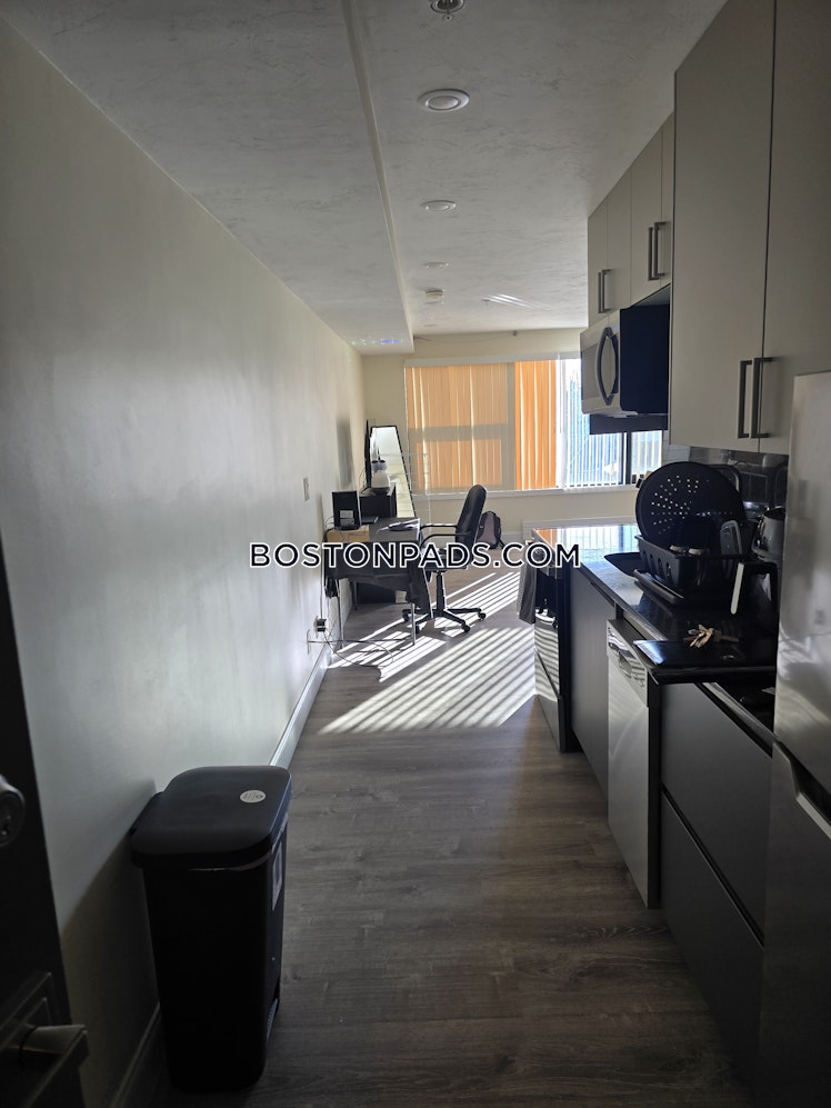 Commonwealth Ave., Boston