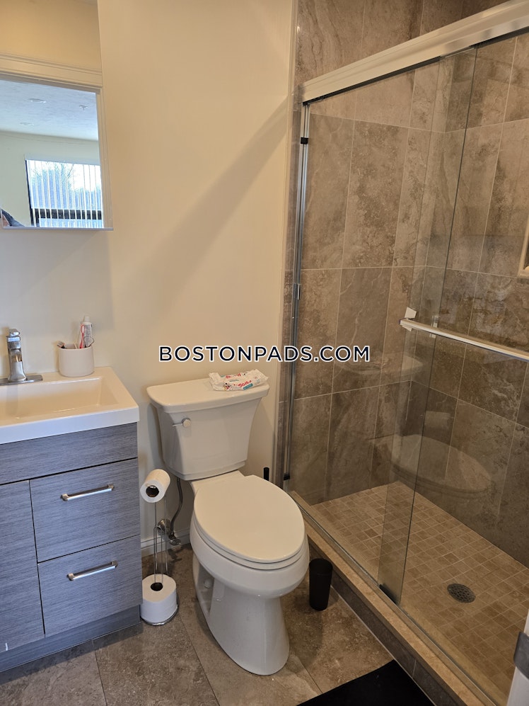 Commonwealth Ave., Boston