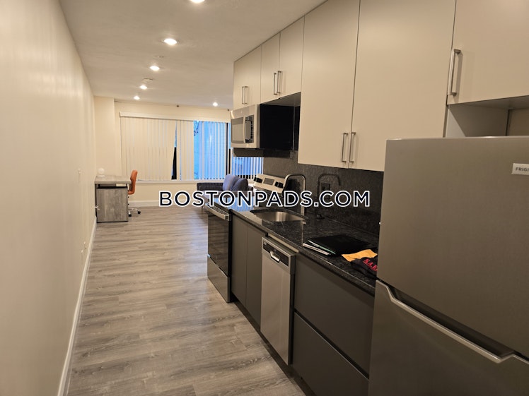 Commonwealth Ave., Boston