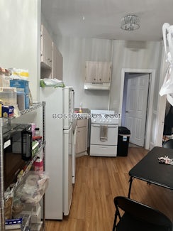 Mission St./>, Boston