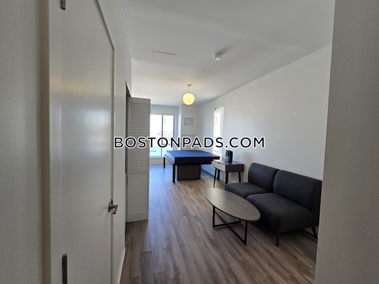 Commonwealth Ave., Boston