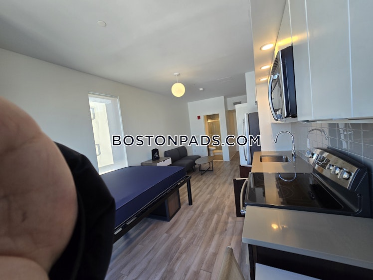 Commonwealth Ave., Boston