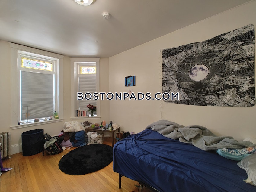 Boston - $4,725+ /month