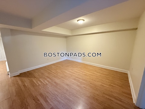 Commonwealth Ave. Boston photo 23