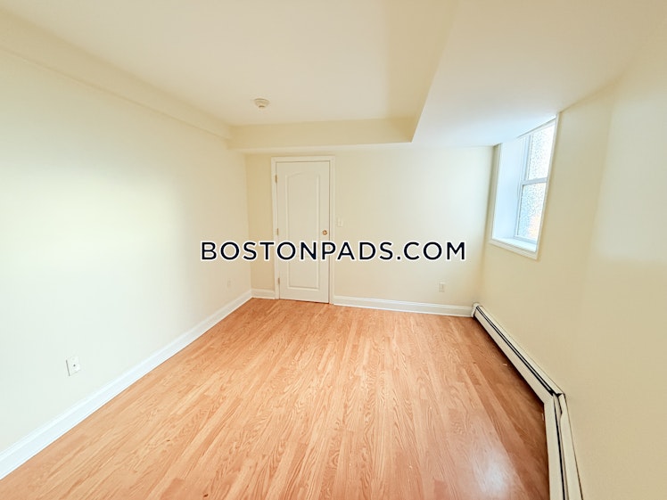 Commonwealth Ave., Boston