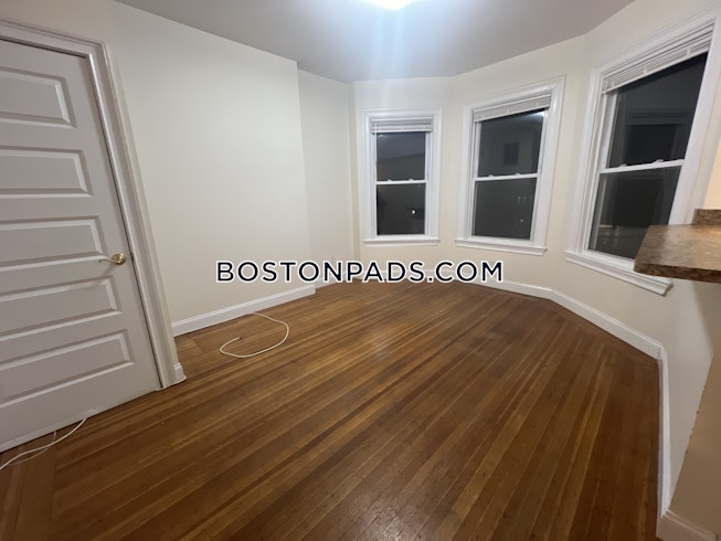 Boston - $2,700+ /mo