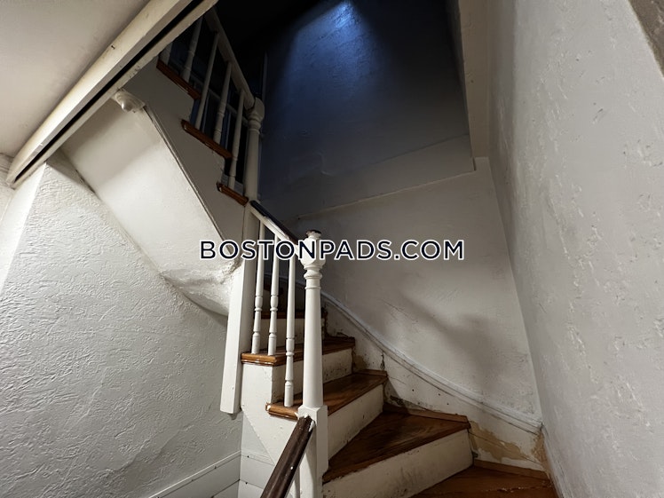 sewall St., Roxbury Crossing