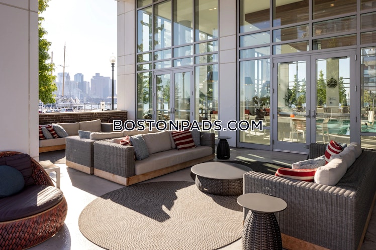 East Pier Dr, Boston