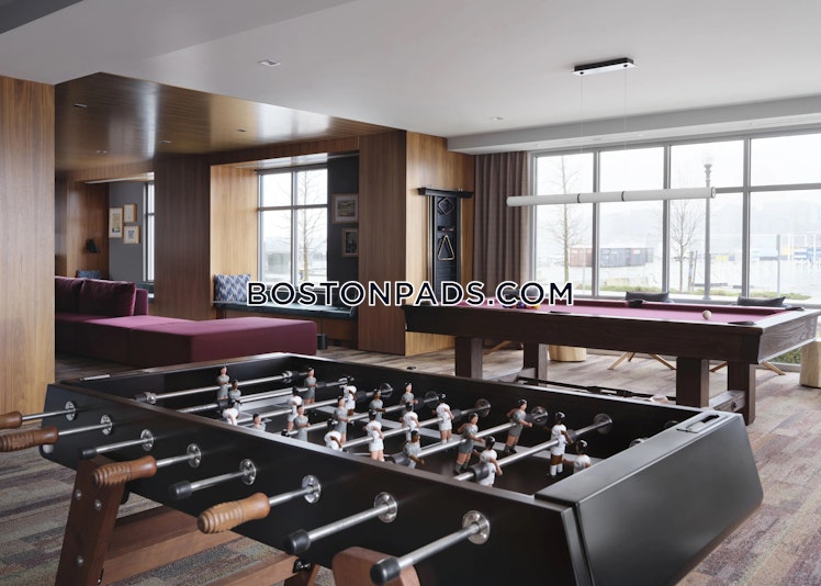 East Pier Dr, Boston