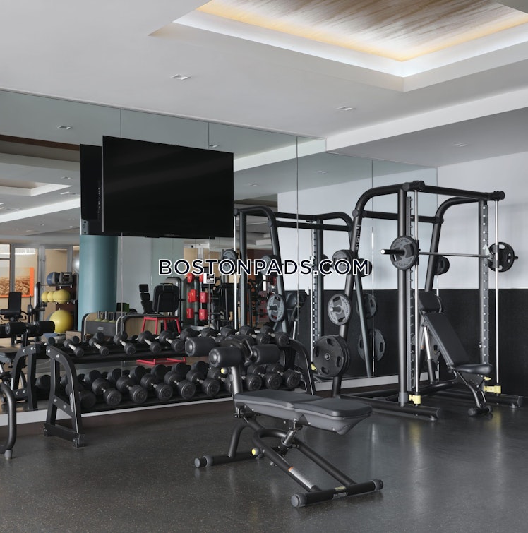 East Pier Dr, Boston