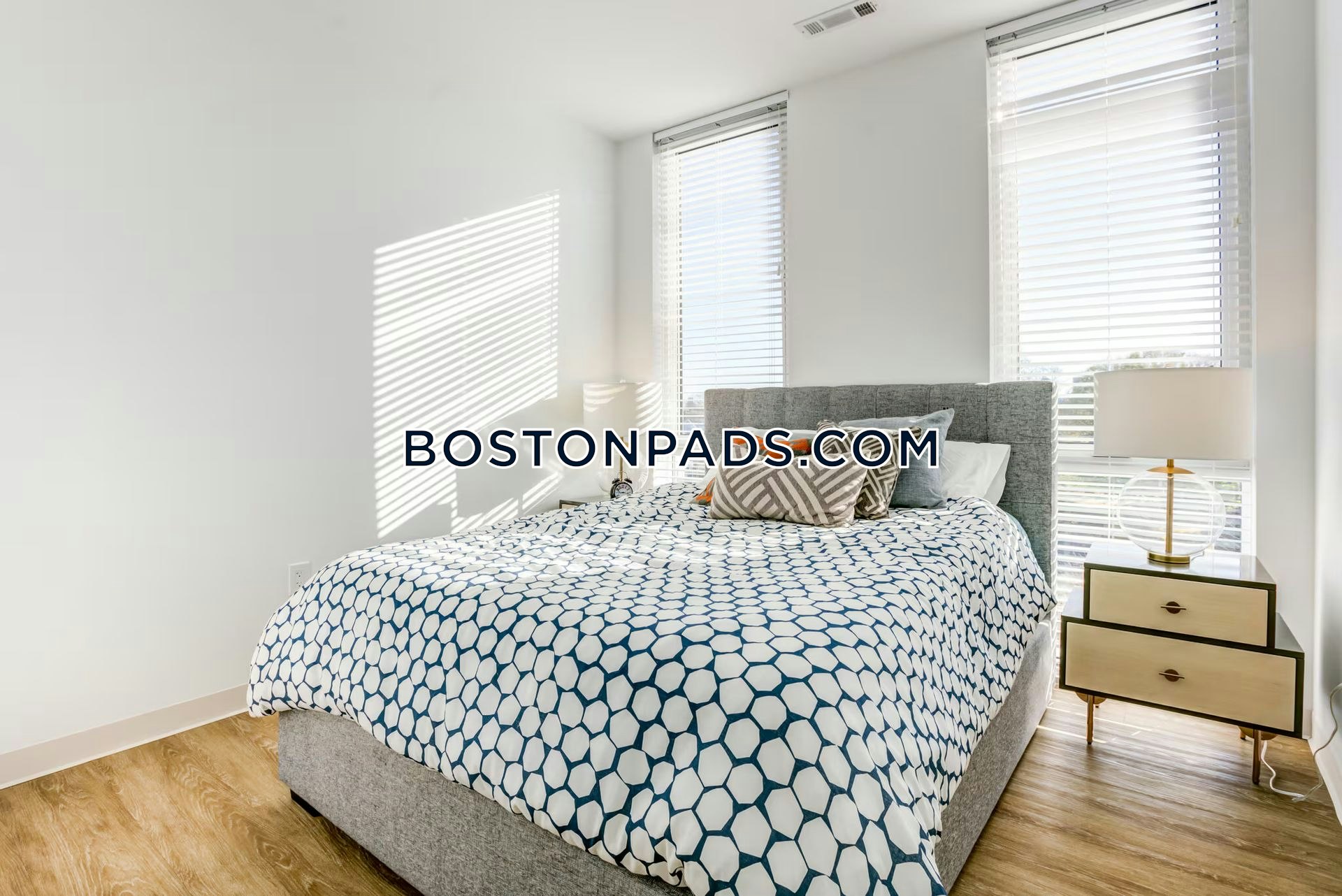 Boston - 0 Beds, 1 Baths