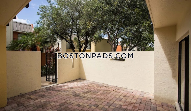 Royal Crest Dr., North Andover