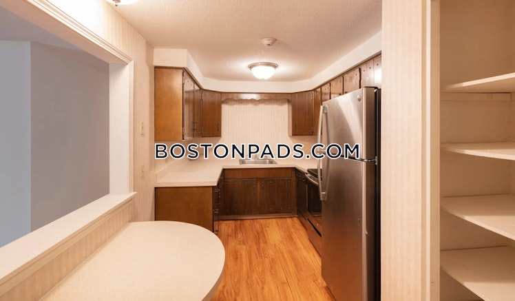 Royal Crest Dr., North Andover