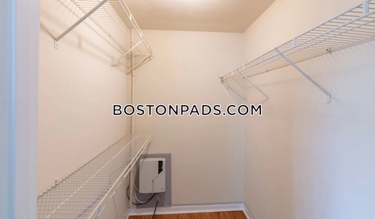 Royal Crest Dr., North Andover