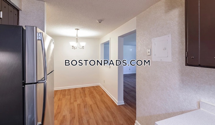 Royal Crest Dr., North Andover