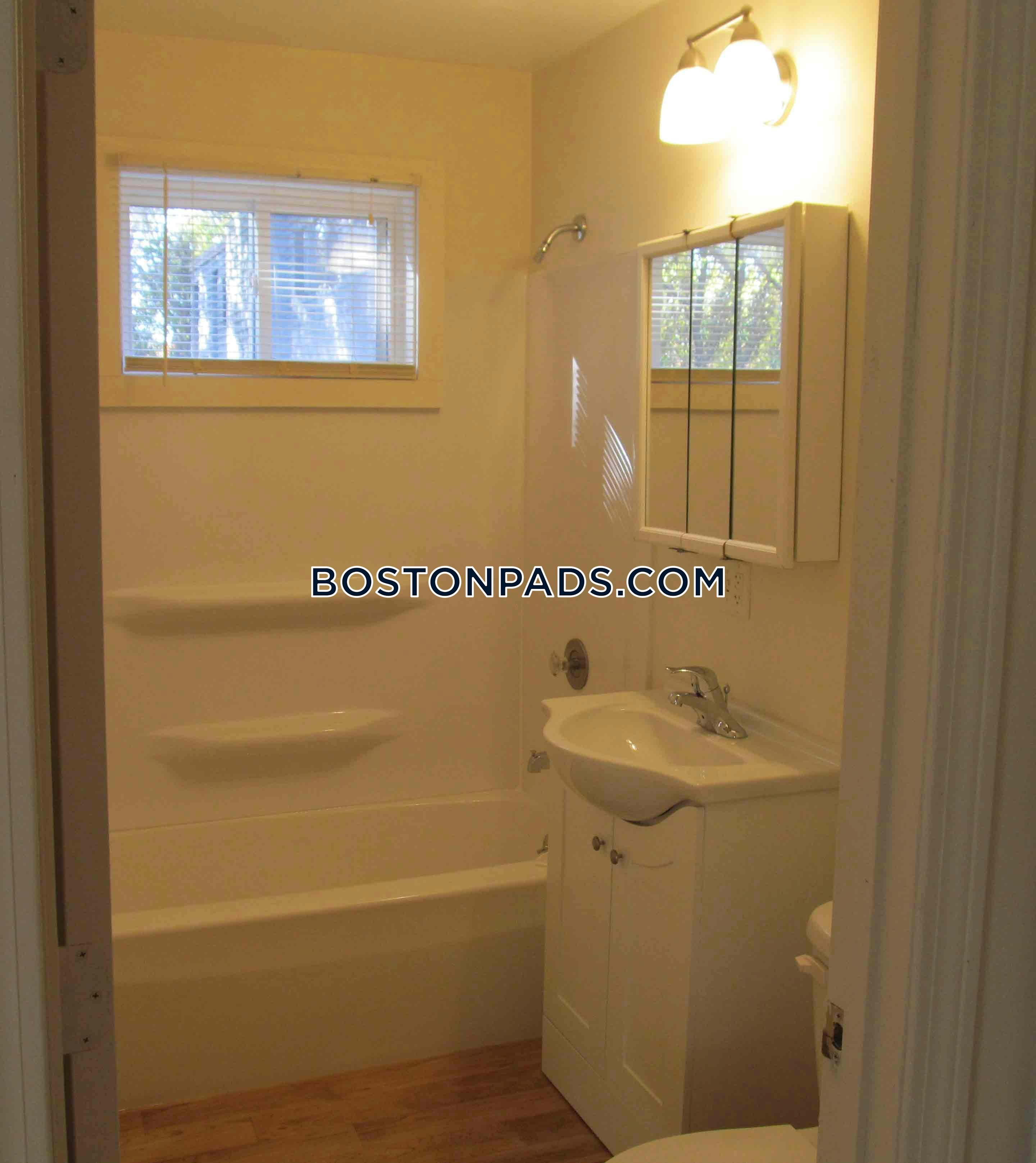 Bourne - 3 Beds, 1 Baths