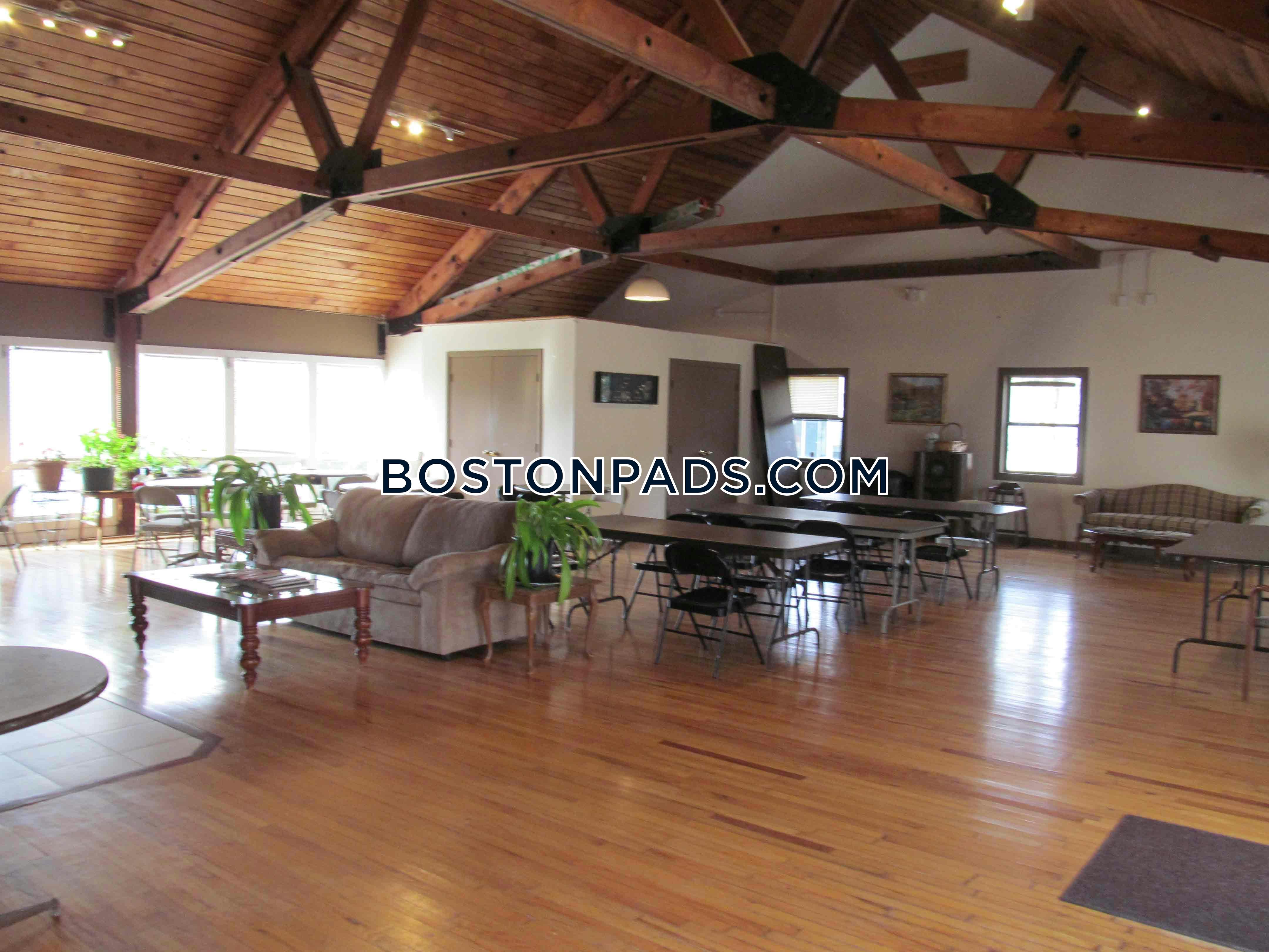 Bourne - 3 Beds, 1 Baths