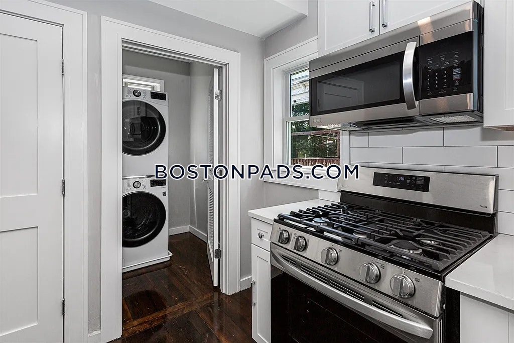 Savin Hill - Dorchester, Boston, MA - 3 Beds, 2 Baths - $3,400 - ID#8024986