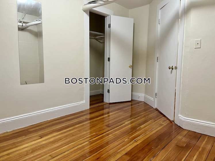 Mount Hood Rd., Boston