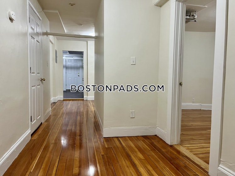 Mount Hood Rd., Boston