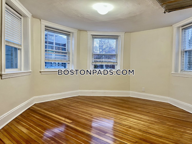 Mount Hood Rd., Boston