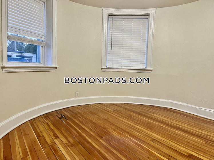 Mount Hood Rd., Boston