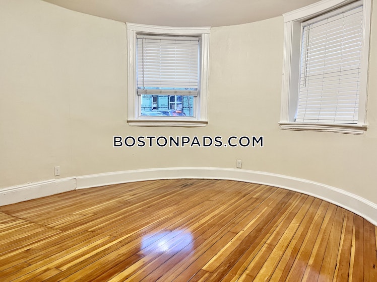 Mount Hood Rd., Boston