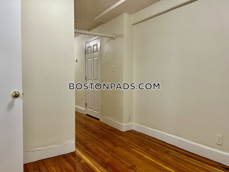 Mount Hood Rd., Boston