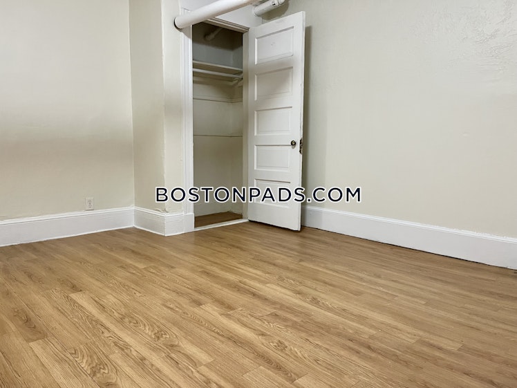 Mount Hood Rd., Boston