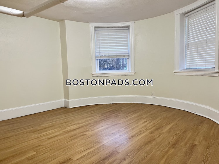 Mount Hood Rd., Boston