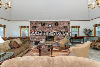 Melrose 2 Bed 1 Bath MELROSE $2,500 - $2,495 No Fee