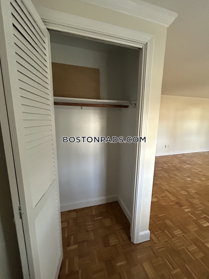 Lexington - $2,275+ /month