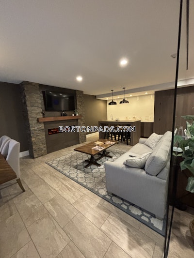 Lynn 2 bedroom 1 baths Luxury in Lynn - $3,100 No Fee