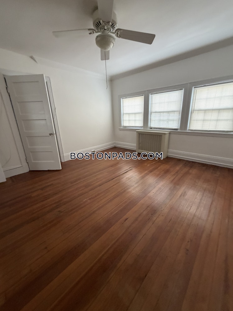 Newcastle Rd., Boston