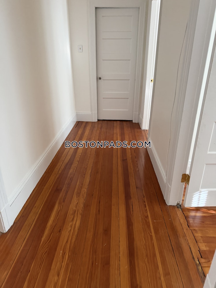 Newcastle Rd., Boston