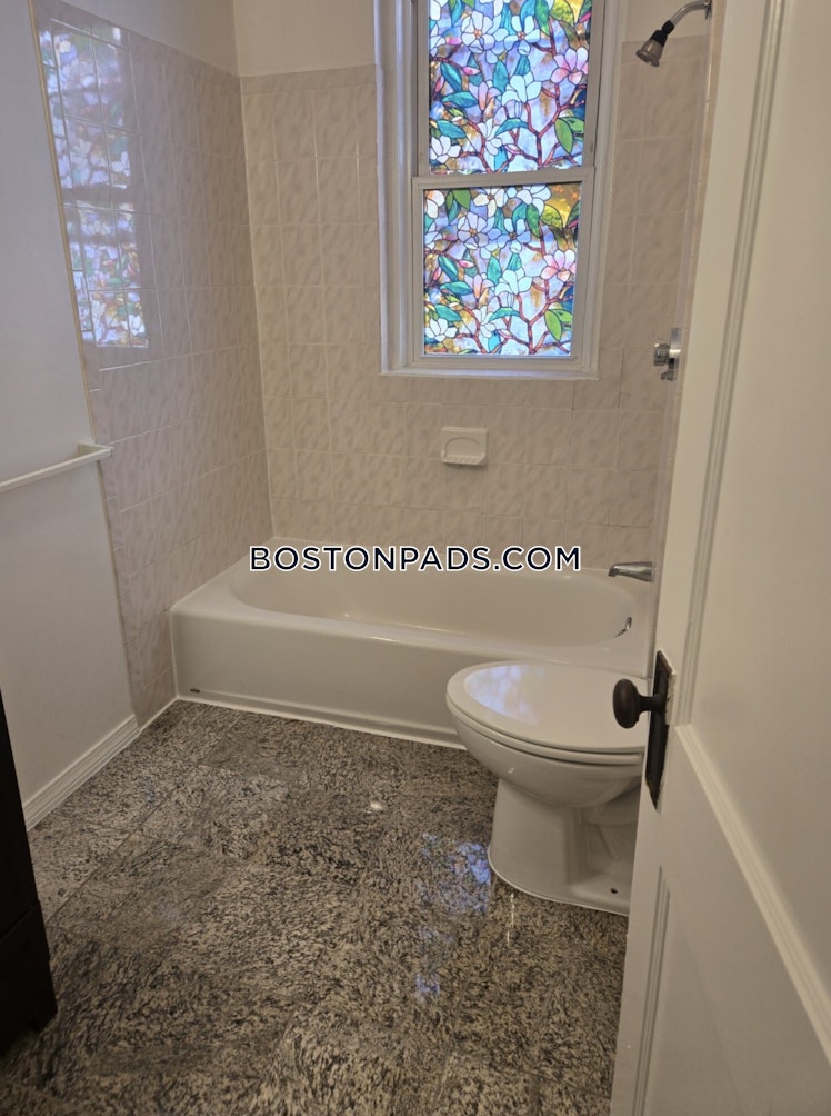 Commonwealth Ave., Boston